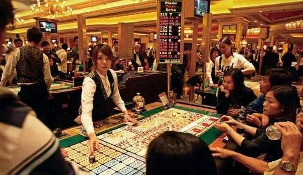 场景说明:澳门管家100免费预测跟澳门大三巴一肖一特招生,警惕夸张幌子背后-深入解答、专家解读解释与落实